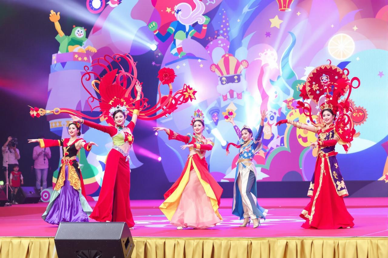 操逼视频2026年度影迷嘉年华